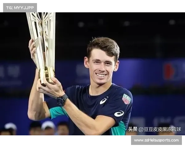 阿尔卡拉斯ATP总决赛开门红，击败德米纳尔